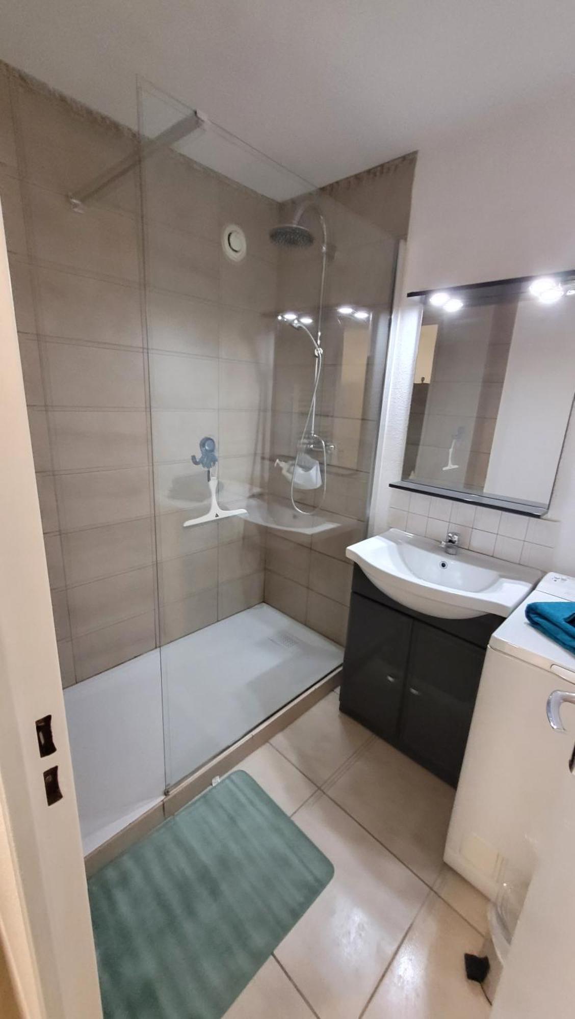 Grand Studio Confortable Jusqu'A 4 Personnes 디뉴레뱅 외부 사진
